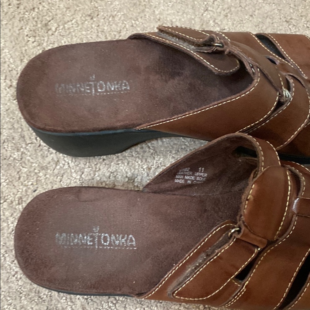 Brown Leather Men’s Minnetonka Size 11 Sandals - Picture 3 of 8
